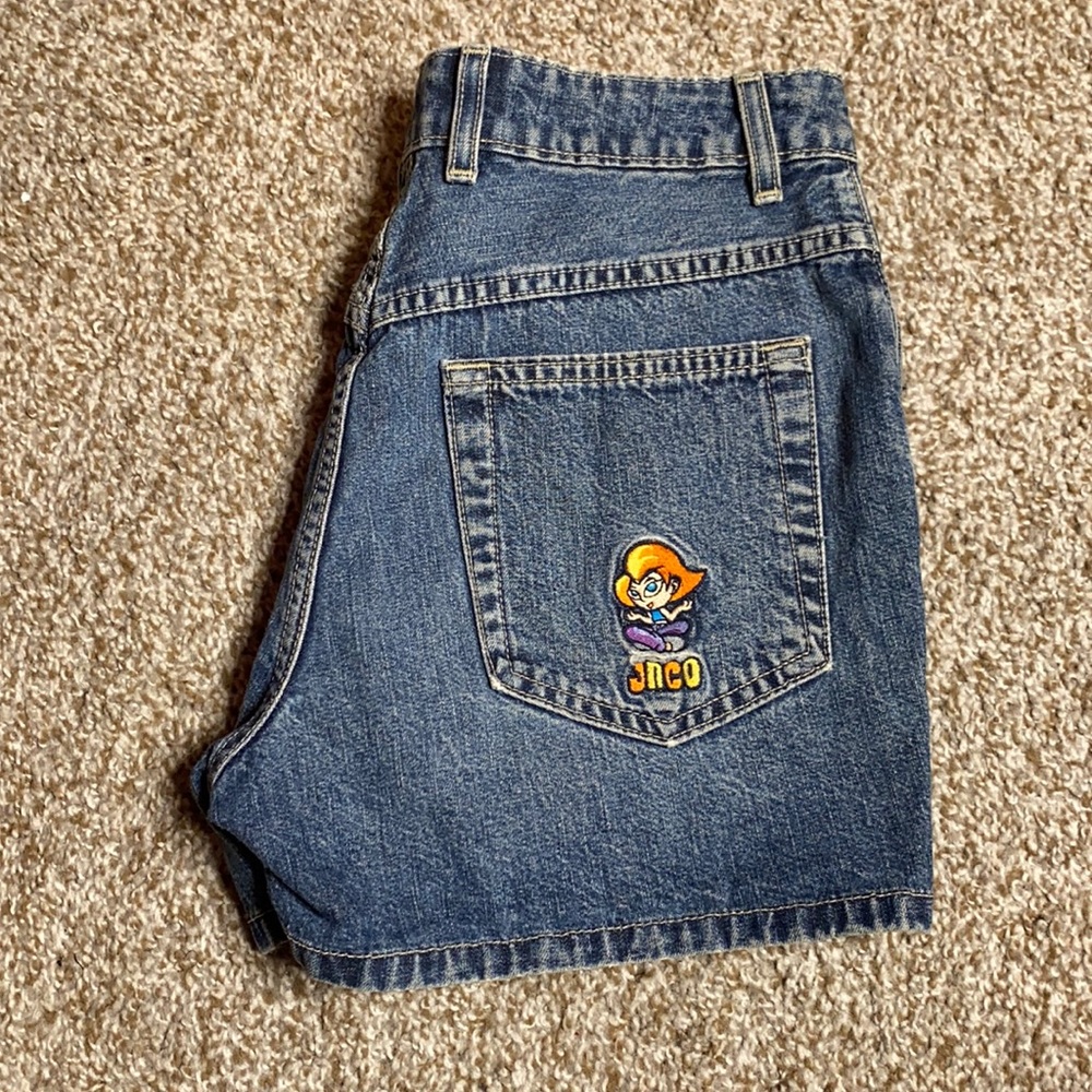 JNCO SHORTS SIZE 3